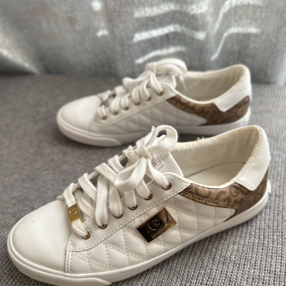GUESS "Comly" White and Canvas Logo Signature Fashion Shoes Sneakers Women's 7,5 - Picture 4 of 7
